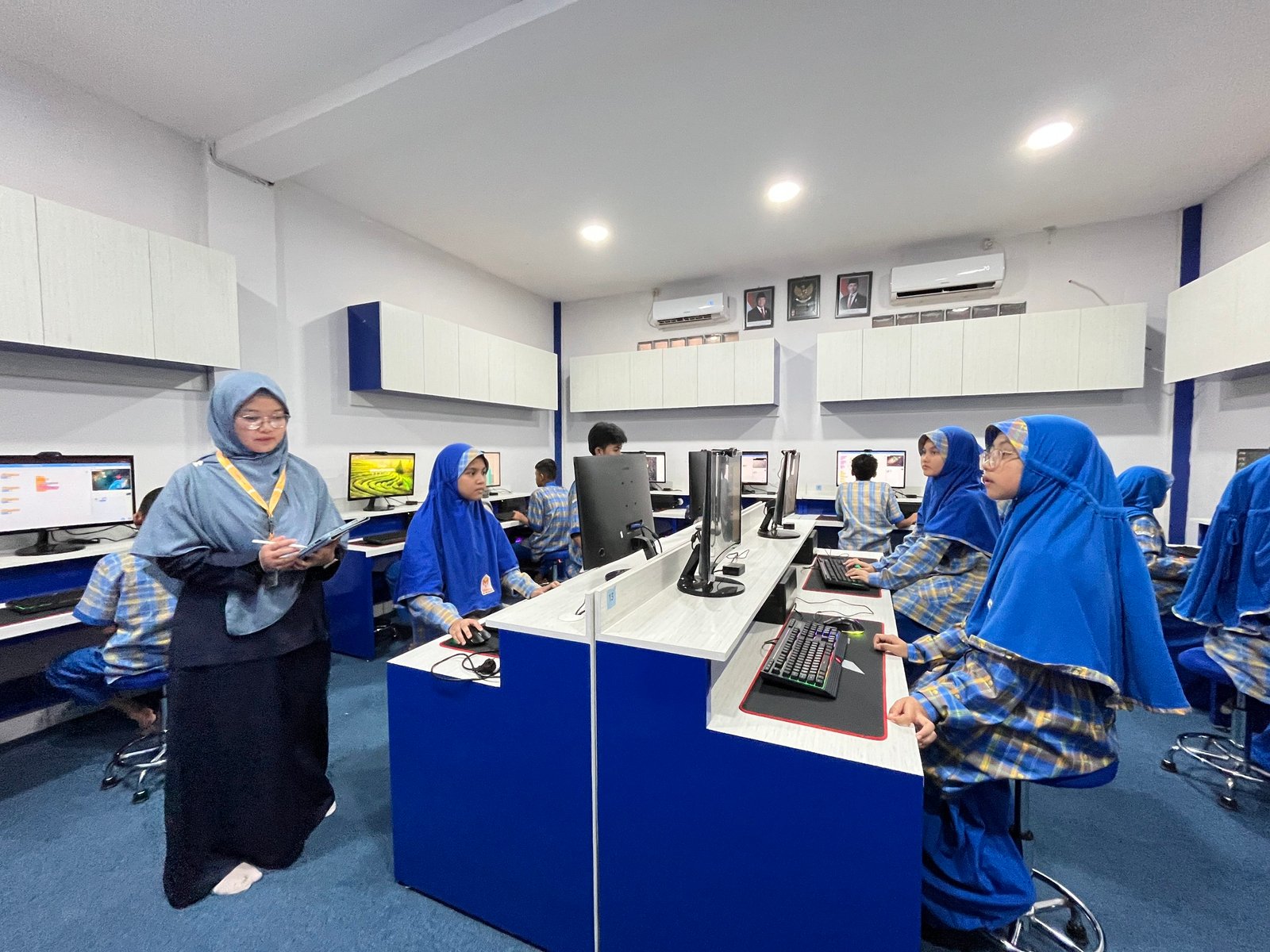 Brosur Sekolah Islam MIMHa Bandung jenjang PG RA TK, MI SD dan MTs SMP Informatika.